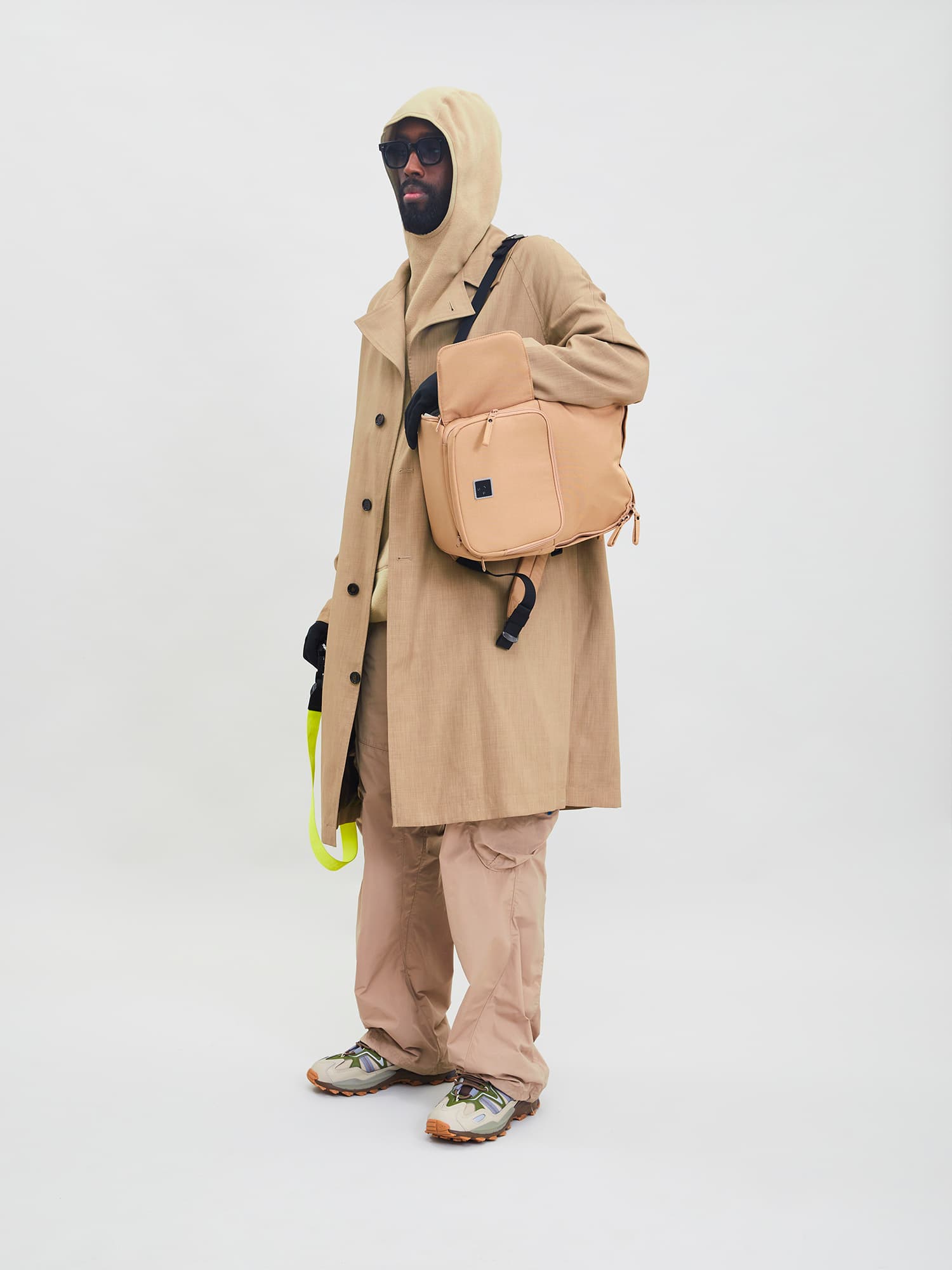 https://a.storyblok.com/f/247851/58386a5f25/day_backpack_champagne_13_31263.jpg