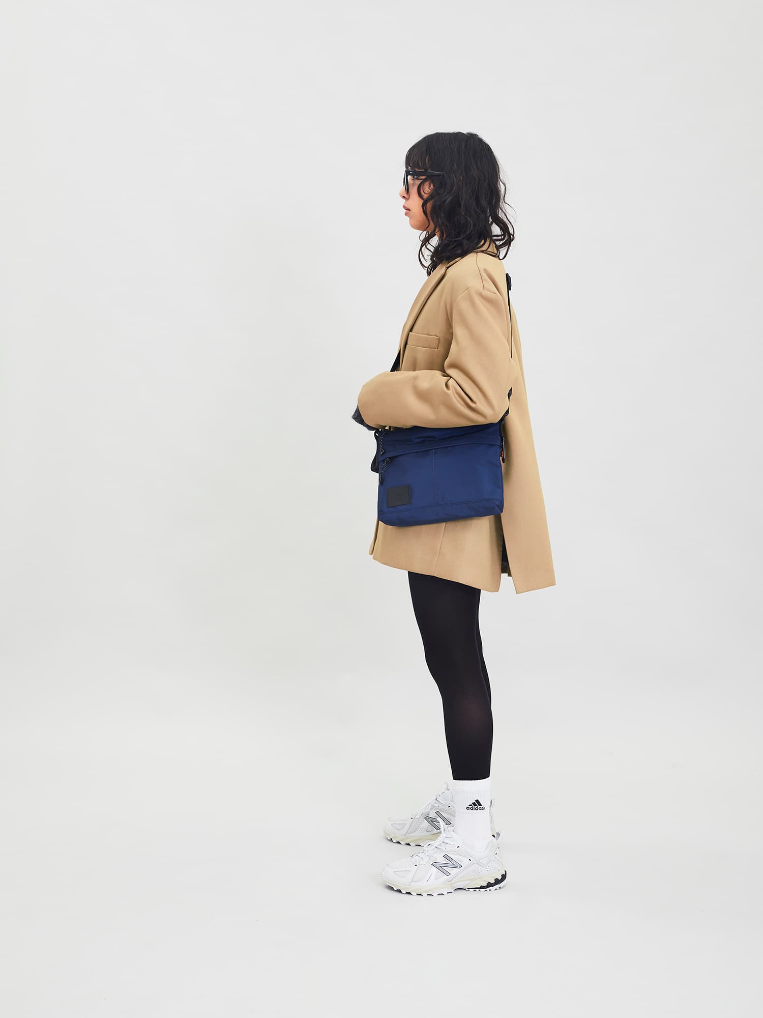https://a.storyblok.com/f/247851/68b76d1511/crossbodybag_blue_549.jpg
