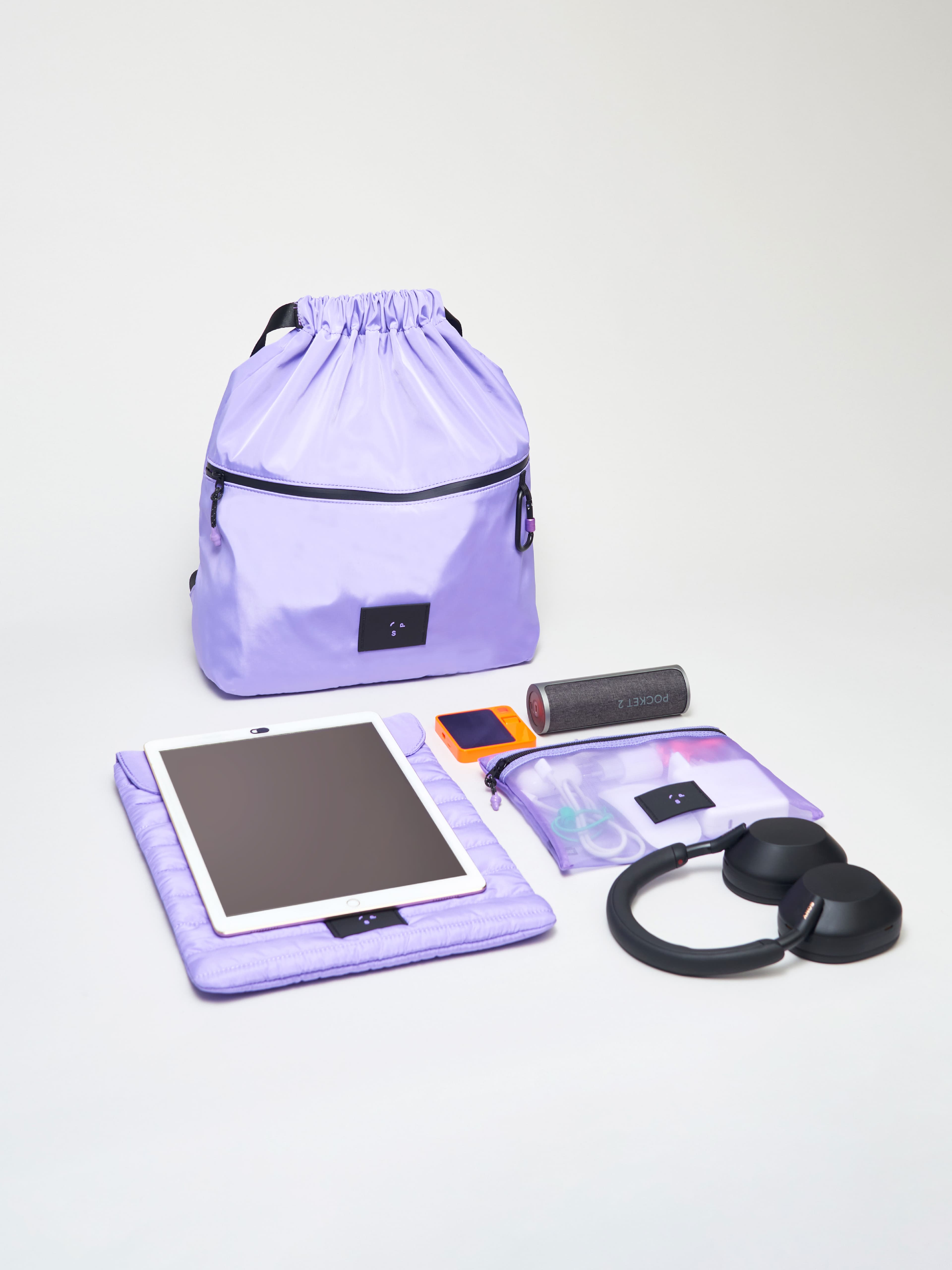 https://a.storyblok.com/f/247851/d66b3bf793/puffytechpouch_purple-08.jpg