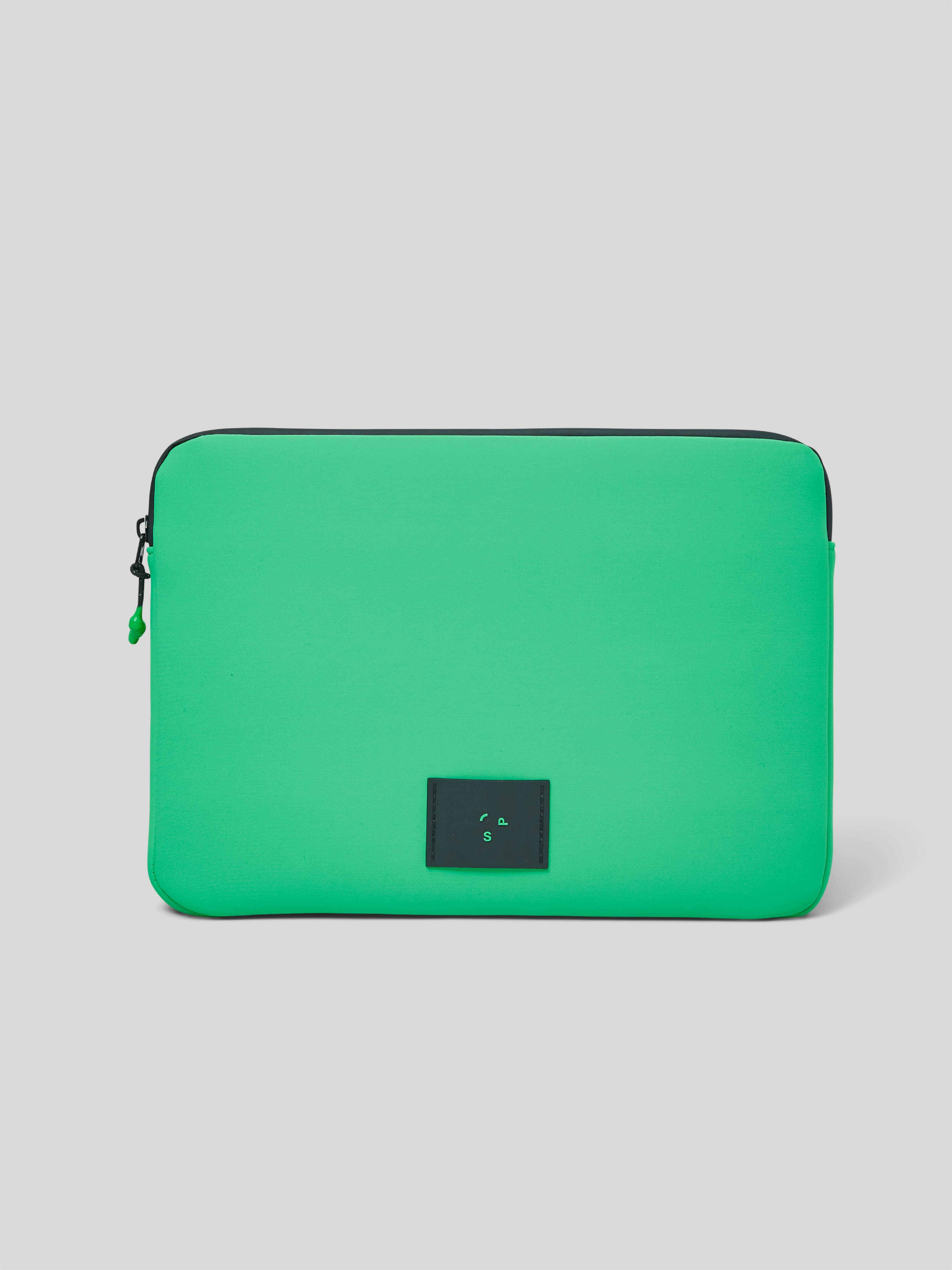 https://s3.amazonaws.com/a.storyblok.com/f/247851/03f8e3f68b/laptop-16-bright-green-06.jpg