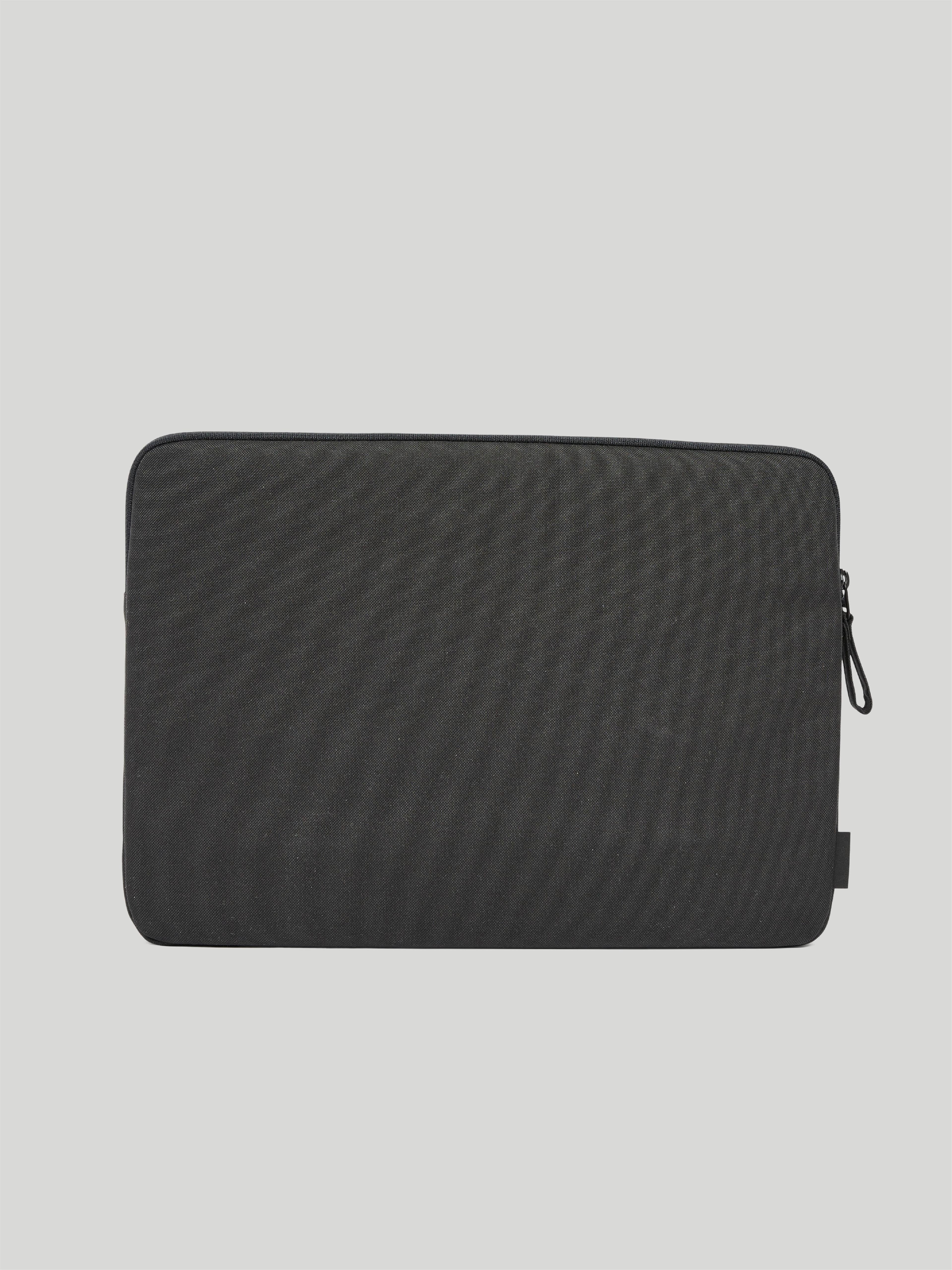 https://s3.amazonaws.com/a.storyblok.com/f/247851/a15587b002/day-sleeve-16-07.jpg