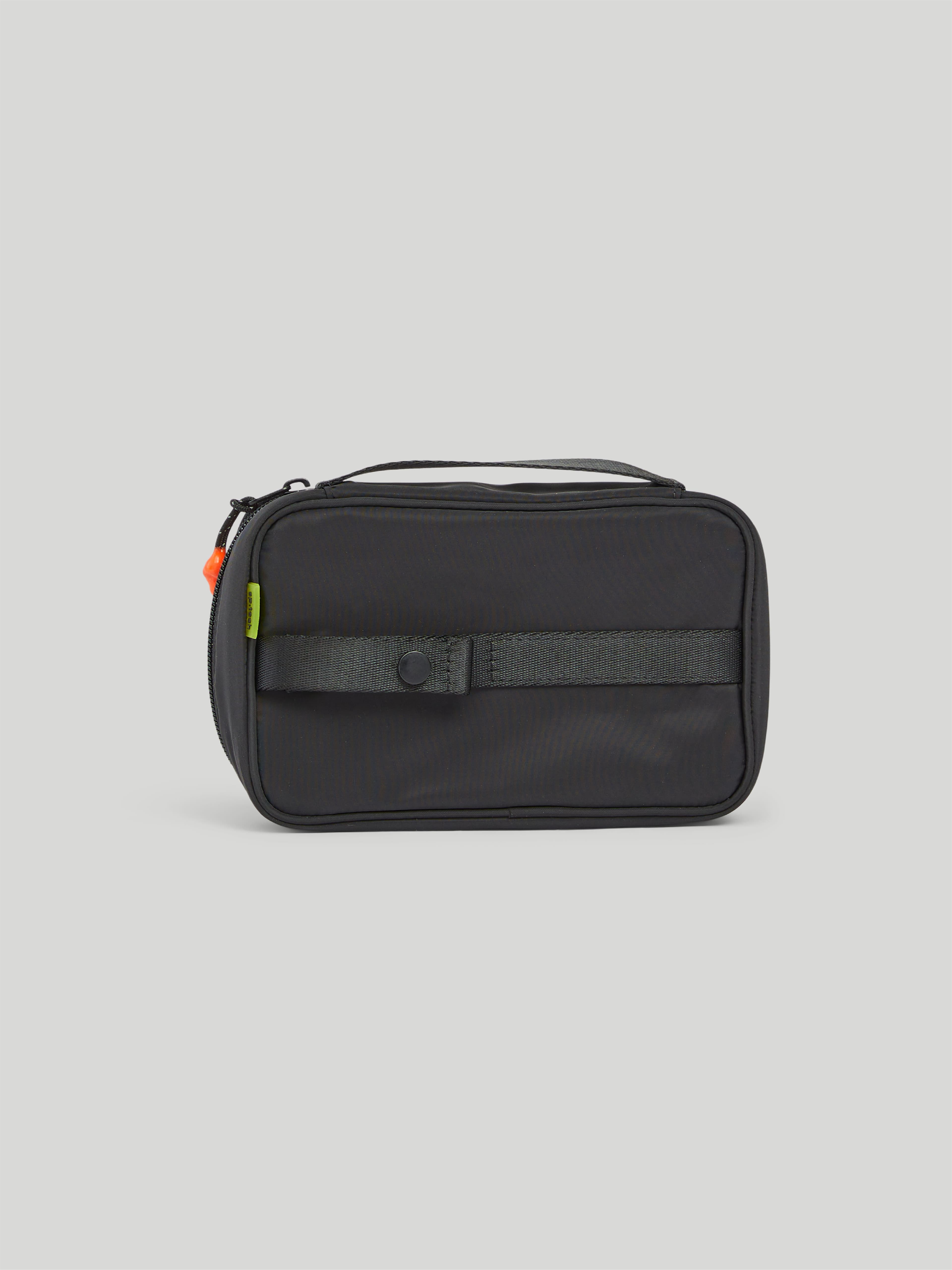 https://s3.amazonaws.com/a.storyblok.com/f/247851/b831110a83/mesh-boxy-organiser-black-06.jpg