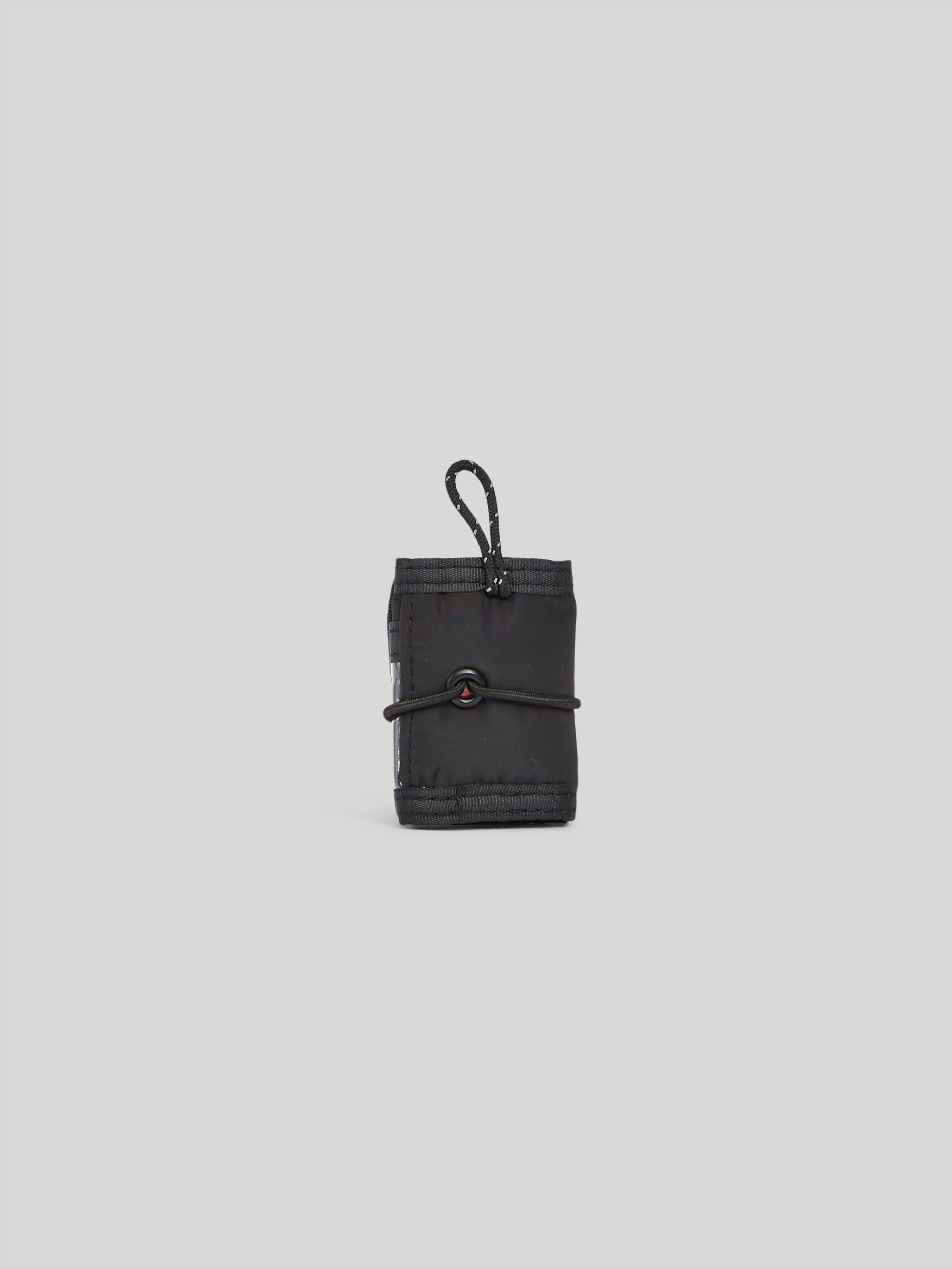 https://s3.amazonaws.com/a.storyblok.com/f/247851/c1f638da8f/memory-card-4-black-08.jpg