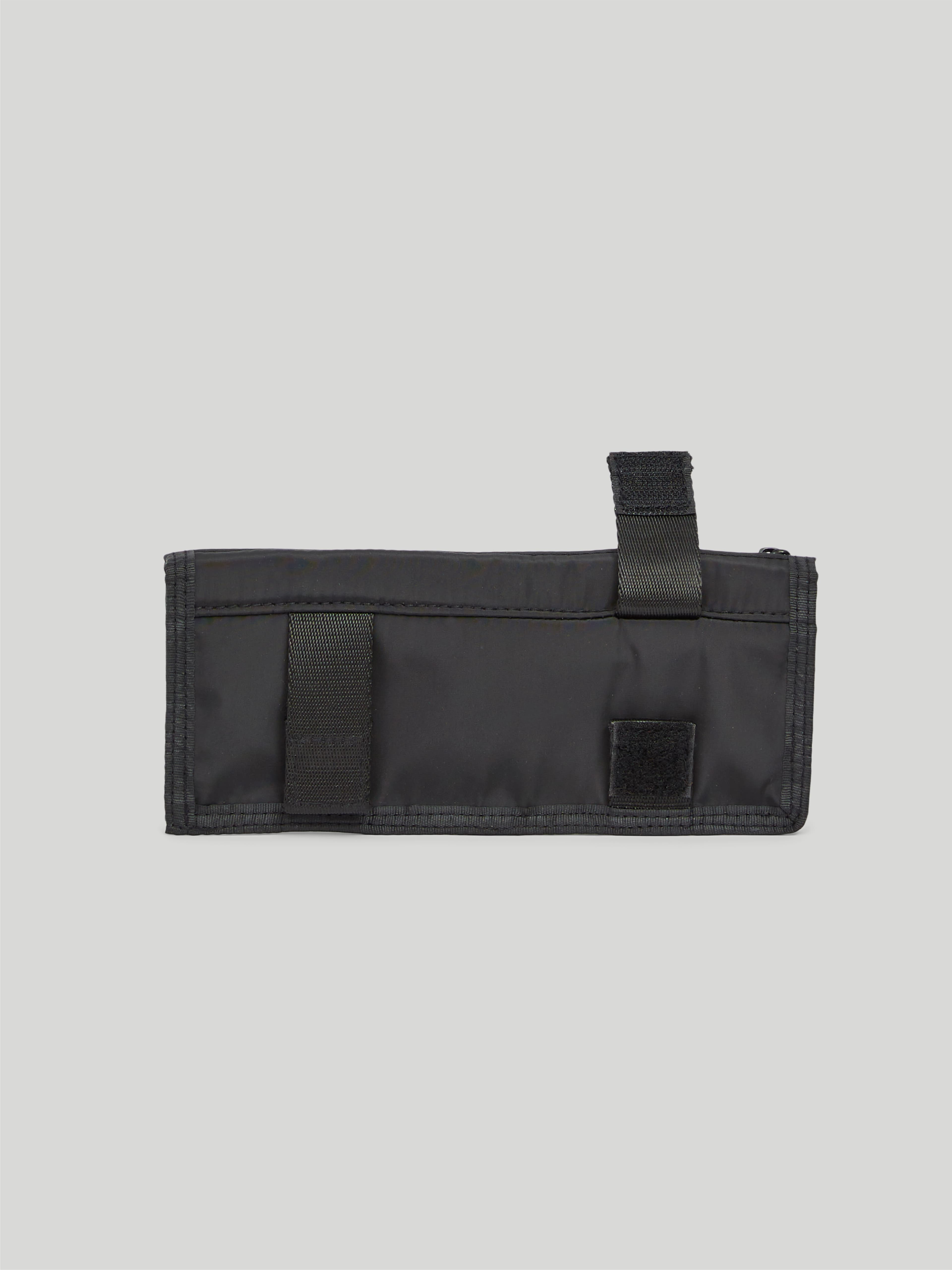 https://s3.amazonaws.com/a.storyblok.com/f/247851/cc9a59ea1f/battery-case-4-black-08.jpg