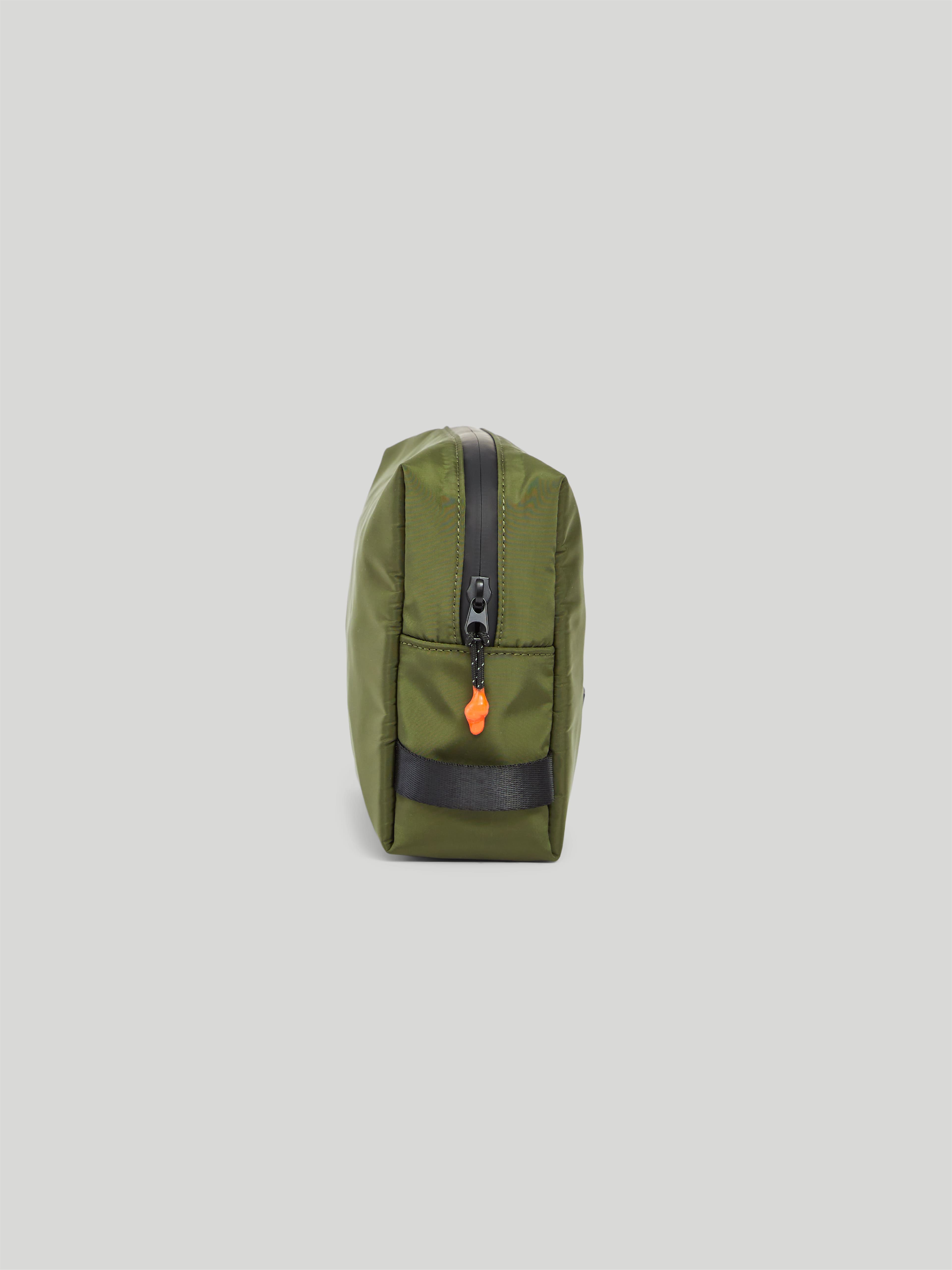 https://s3.amazonaws.com/a.storyblok.com/f/247851/f23b809a23/boxy-organiser-l-green-06.jpg