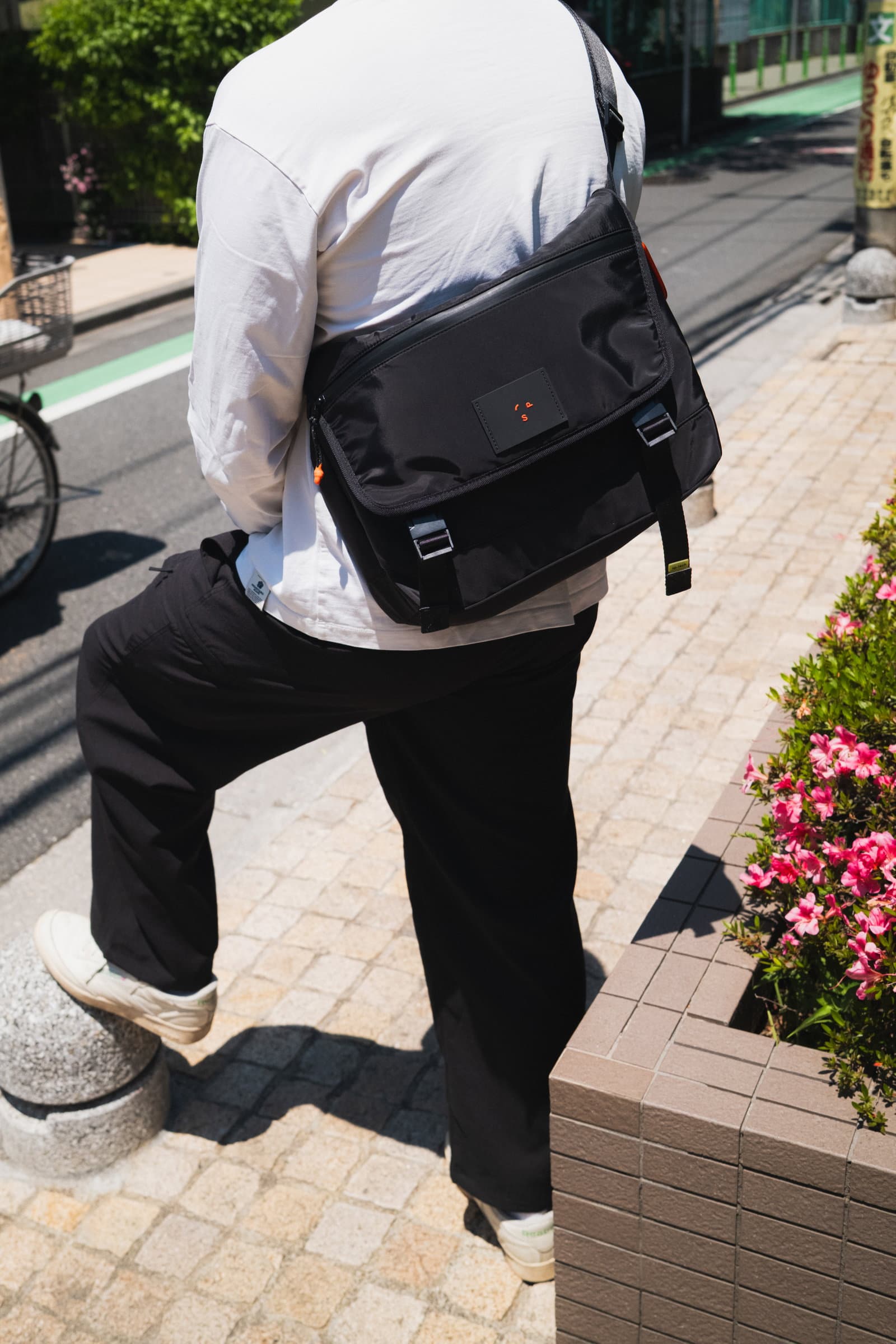 Messenger Bag Medium alternate view